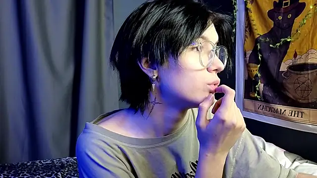 Hyeon Jin online show from February 2, 2025, 8:41 pm