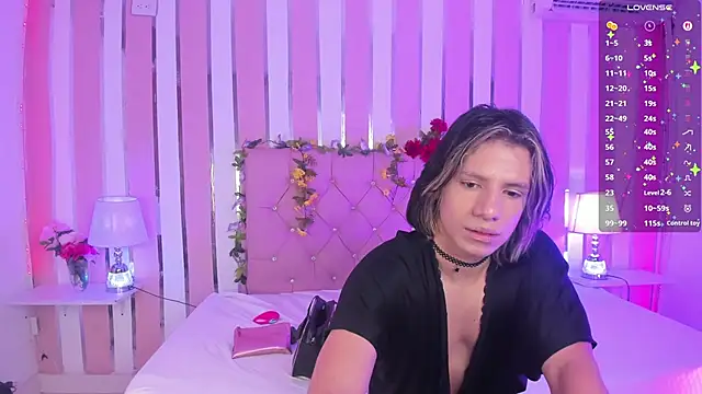 TylerBloom online show from September 26, 2025, 12:42 pm