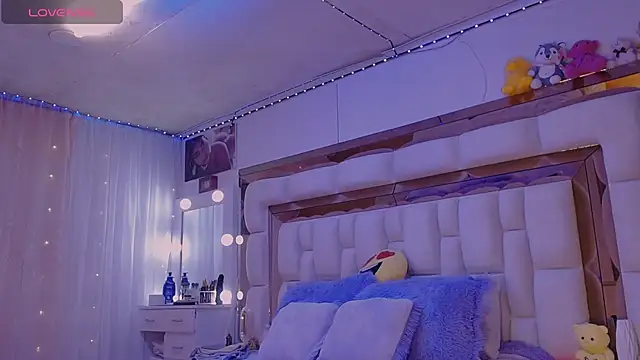 Aliana Ross online show from October 16, 2025, 8:04 am