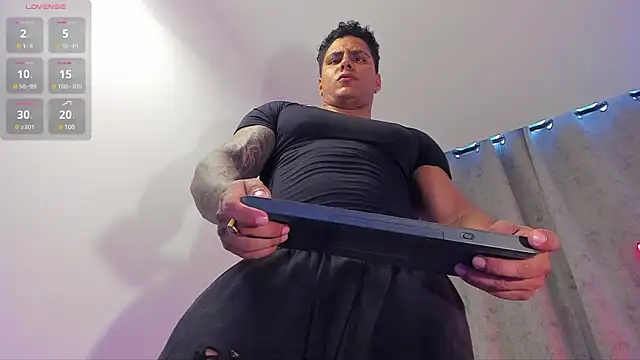 Snapshot of Maximoscott chatting on January 26, 2025, 7:52 pm Maximoscott online show from January 26, 2025, 7:52 pm