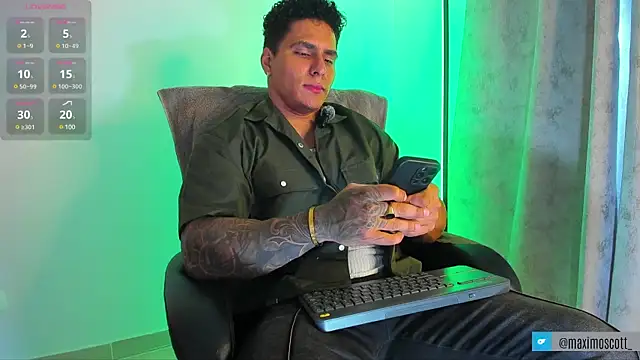 Snapshot of Maximoscott chatting on February 25, 2025, 7:47 pm Maximoscott online show from February 25, 2025, 7:47 pm