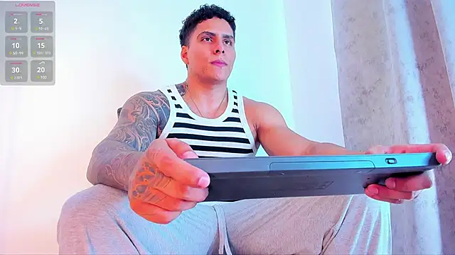 Snapshot of Maximoscott chatting on March 21, 2025, 9:12 pm Maximoscott online show from March 21, 2025, 9:12 pm