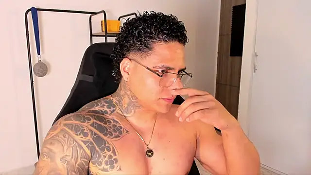 Snapshot of Maximoscott chatting on November 13, 2025, 11:58 pm Maximoscott online show from November 13, 2025, 11:58 pm