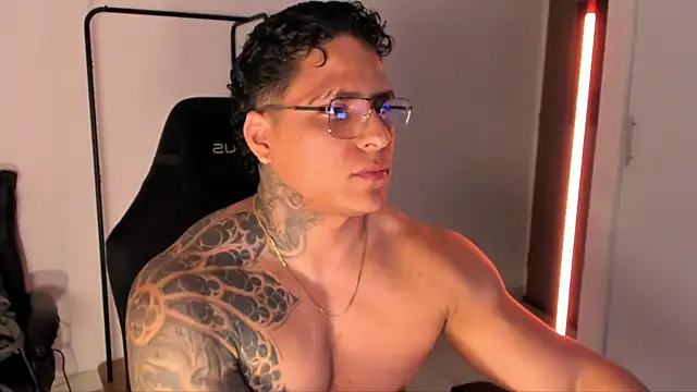 Snapshot of Maximoscott chatting on November 23, 2025, 11:59 pm Maximoscott online show from November 23, 2025, 11:59 pm