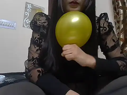 Snapshot of karishma_kappur chatting on January 21, 2025, 2:26 pm karishma kappur online show from January 21, 2025, 2:26 pm