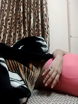 Snapshot of karishma_kappur chatting on February 22, 2025, 1:02 pm karishma kappur online show from February 22, 2025, 1:02 pm