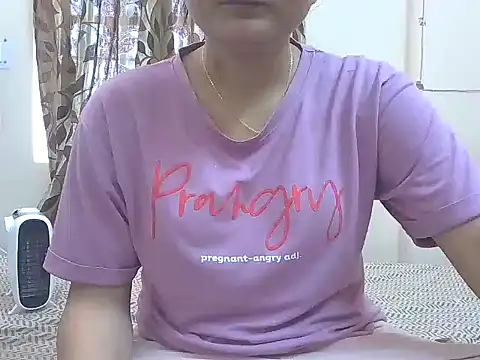 Snapshot of karishma_kappur chatting on March 1, 2025, 6:35 am karishma kappur online show from March 1, 2025, 6:35 am