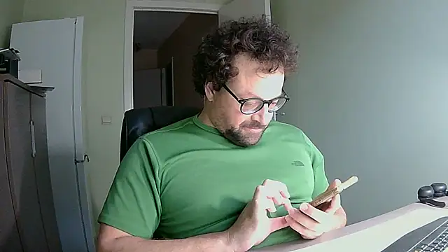 Snapshot of littlehairyman chatting on October 20, 2025, 6:58 am littlehairyman online show from October 20, 2025, 6:58 am