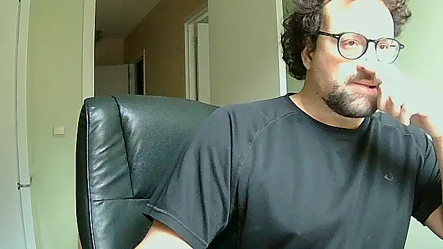 Snapshot of littlehairyman chatting on October 31, 2025, 8:04 am littlehairyman online show from October 31, 2025, 8:04 am