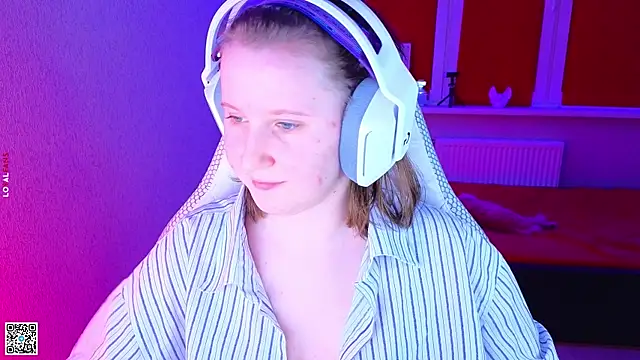 mon lola online show from November 22, 2025, 2:27 pm