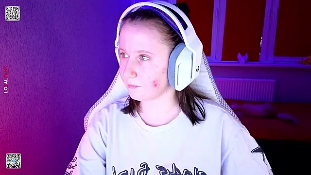 Snapshot of mon_lola chatting on February 4, 2026, 2:56 pm mon lola online show from February 4, 2026, 2:56 pm