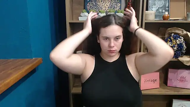 mini girly online show from September 28, 2025, 9:36 am