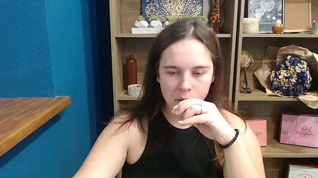 mini girly online show from September 29, 2025, 5:56 am