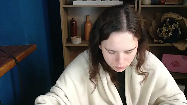 mini girly online show from October 1, 2025, 6:41 am