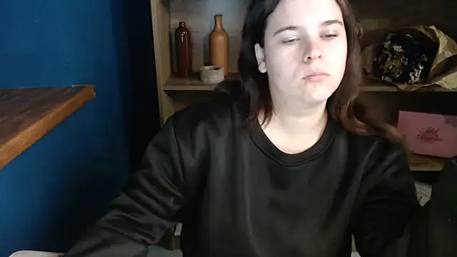 mini girly online show from October 9, 2025, 5:49 am