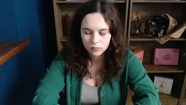 mini girly online show from October 13, 2025, 12:38 pm