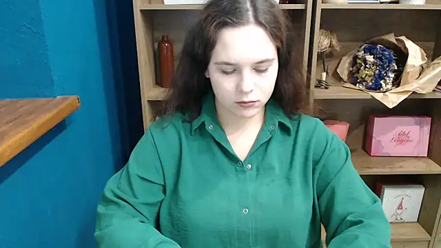 mini girly online show from October 14, 2025, 1:01 pm