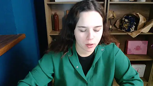 mini girly online show from October 15, 2025, 7:52 am