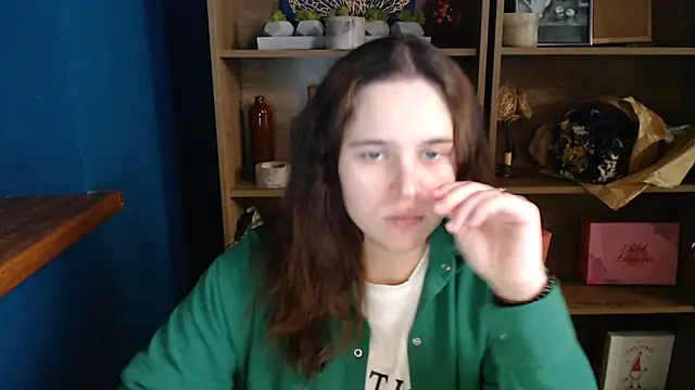 mini girly online show from October 22, 2025, 1:33 pm