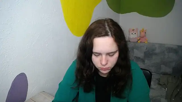 mini girly online show from November 11, 2025, 1:33 pm