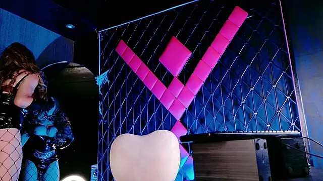 Domina-tef online show from October 10, 2025, 11:59 pm