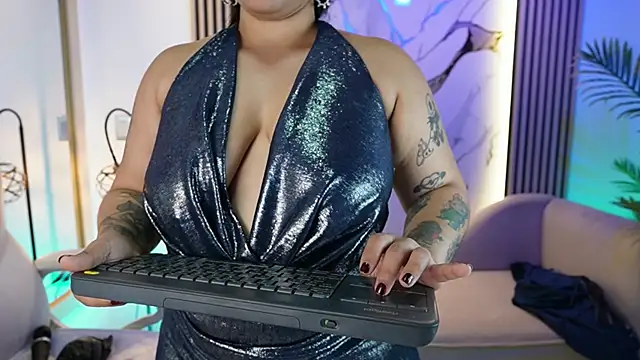 Snapshot of Emma_Walkerr_ chatting on February 6, 2026, 7:06 pm Emma Walkerr online show from February 6, 2026, 7:06 pm