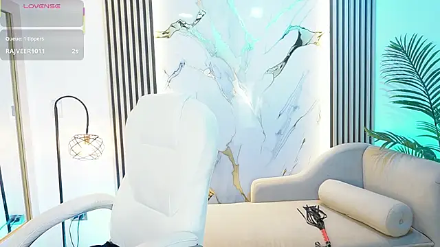 Emma Walkerr  online show from March 10, 2026, 7:08 pm