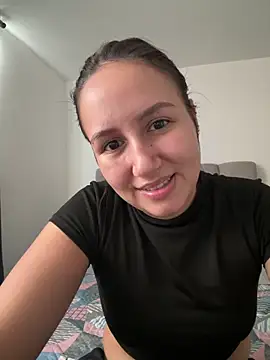Jullya x online show from May 28, 2026, 9:45 pm