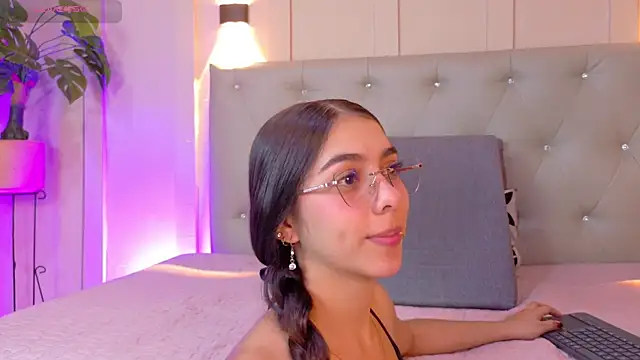 cristal antoni online show from November 28, 2025, 8:28 am