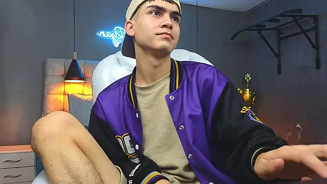 Tommy18   online show from February 13, 2025, 6:30 am