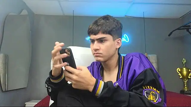 Tommy18   online show from February 27, 2025, 10:15 am