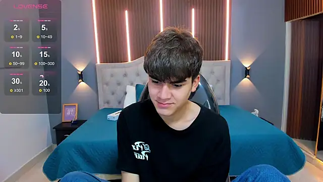 Tommy18   online show from September 23, 2025, 3:31 am