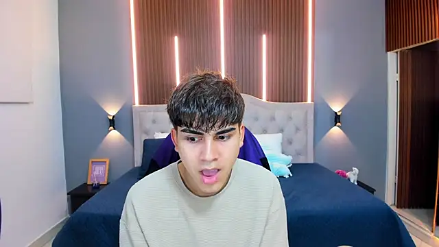 Tommy18   online show from October 18, 2025, 3:31 am