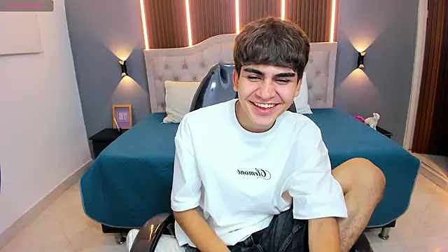 Tommy18   online show from November 27, 2025, 3:41 am