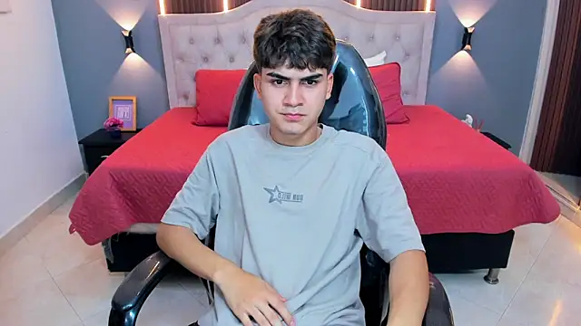 Snapshot of Tommy18__ chatting on May 7, 2026, 3:23 am Tommy18 online show from May 7, 2026, 3:23 am