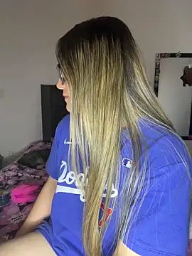 LunaShine  online show from September 28, 2025, 1:33 am