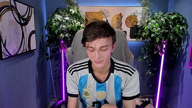 John Weasley online show from October 16, 2025, 7:42 am