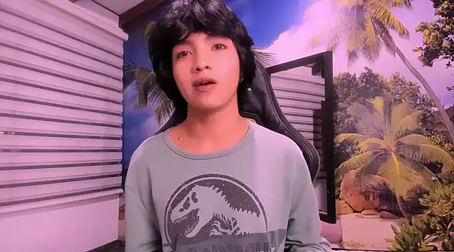 AllanYong18 online show from January 20, 2025, 4:21 am