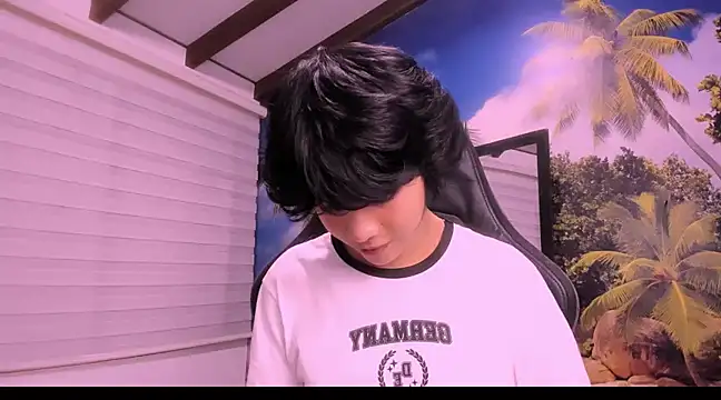 AllanYong18 online show from January 24, 2025, 12:52 am