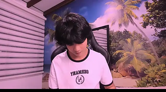 AllanYong18 online show from February 1, 2025, 5:07 am