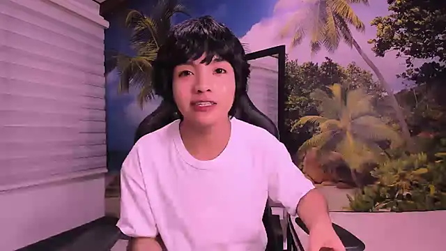 AllanYong18 online show from February 6, 2025, 7:56 am