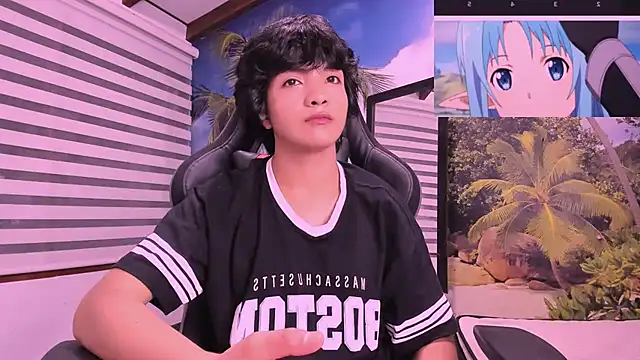 AllanYong18 online show from February 18, 2025, 5:42 am