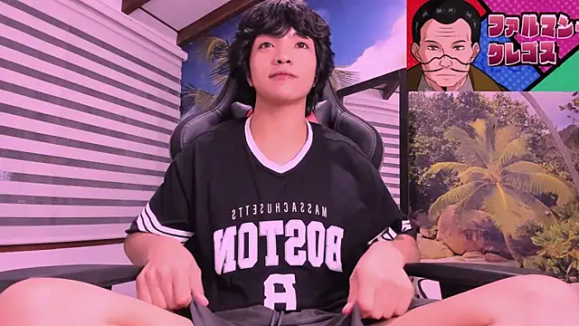 AllanYong18 online show from February 18, 2025, 8:49 am