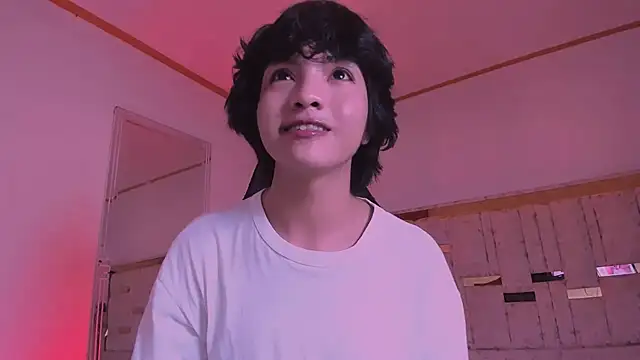 AllanYong18 online show from March 13, 2025, 4:27 am