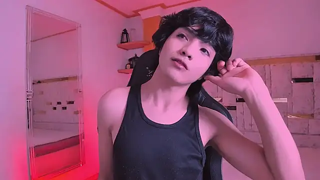 AllanYong18 online show from March 17, 2025, 10:49 am