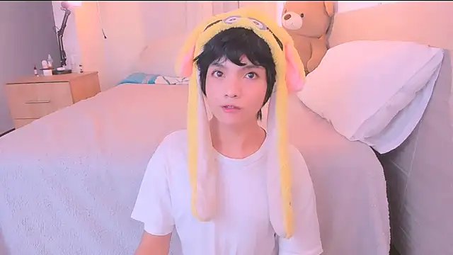 AllanYong18 online show from October 9, 2025, 7:50 am