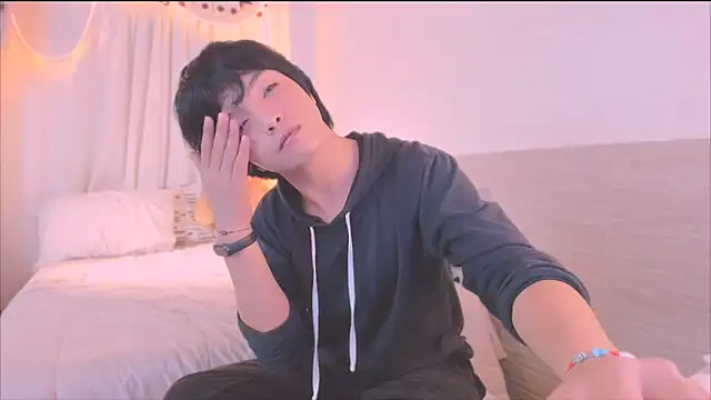 AllanYong18 online show from November 25, 2025, 5:40 am