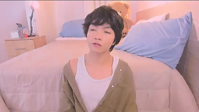 AllanYong18 online show from November 29, 2025, 12:19 pm