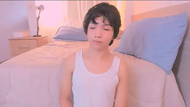 AllanYong18 online show from December 5, 2025, 12:14 pm