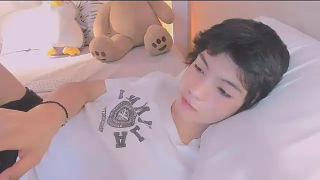 AllanYong18 online show from February 22, 2026, 1:42 pm